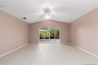 3615 NW Deer Oak Dr in Jensen Beach, FL - Foto de edificio - Building Photo