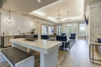 The Point at Still River in Danbury, CT - Foto de edificio - Building Photo