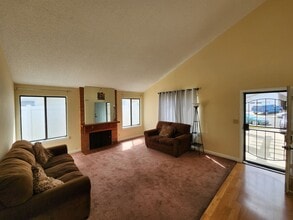 8580 Lynx Rd in San Diego, CA - Building Photo - Building Photo