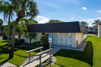 Ridgewood Club Condominiums in Melbourne, FL - Foto de edificio - Building Photo