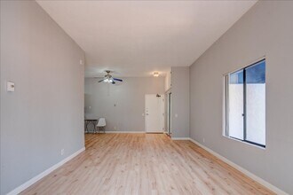 8328 Regents Rd in San Diego, CA - Building Photo - Building Photo