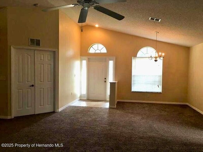 9287 Spring Hill Dr in Spring Hill, FL - Building Photo - Building Photo