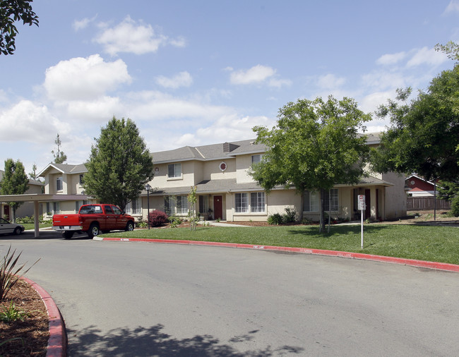 Hudson Bay Apartments in Galt, CA - Building Photo - Building Photo