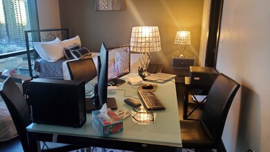 655 S Hope St, Unit 1603 in Los Angeles, CA - Building Photo - Building Photo