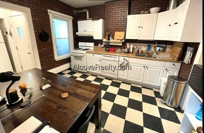 204 River St in Cambridge, MA - Building Photo - Building Photo