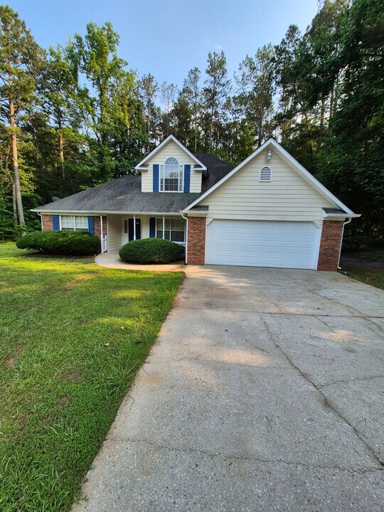 153 Valleydale Dr in Stockbridge, GA - Building Photo