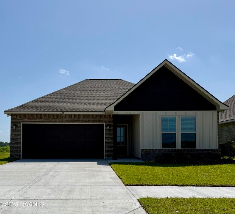 226 Wakely Ct in Lafayette, LA - Building Photo