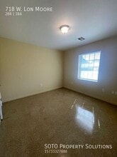 718 Lon Moore St in Charleston, MO - Building Photo - Building Photo