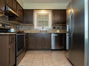 410 Laura Ann Dr in Collierville, TN - Foto de edificio - Building Photo