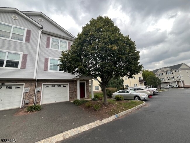 11 Alerica Ln in Franklin Township, NJ - Building Photo - Building Photo