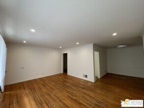 1057 S Genesee Ave in Los Angeles, CA - Building Photo - Building Photo