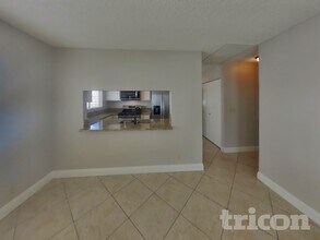 7351 Girard Dr in Las Vegas, NV - Building Photo - Building Photo