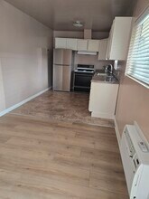 5723 Hazeltine Ave, Unit #2 in Los Angeles, CA - Building Photo - Building Photo