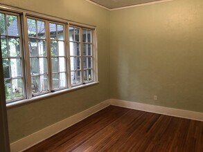 530 NE 10th Ave in Gainesville, FL - Building Photo - Building Photo