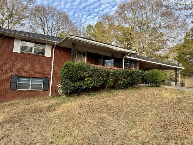 property at 556 Lamar Dr