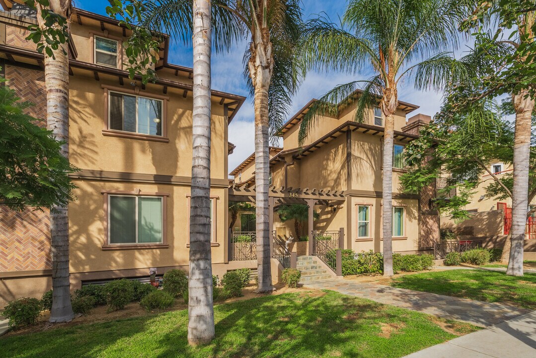 345 W Loraine St, Unit 101 in Glendale, CA - Building Photo