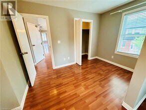 209 Balsam Ave S in Hamilton, ON - Building Photo - Building Photo