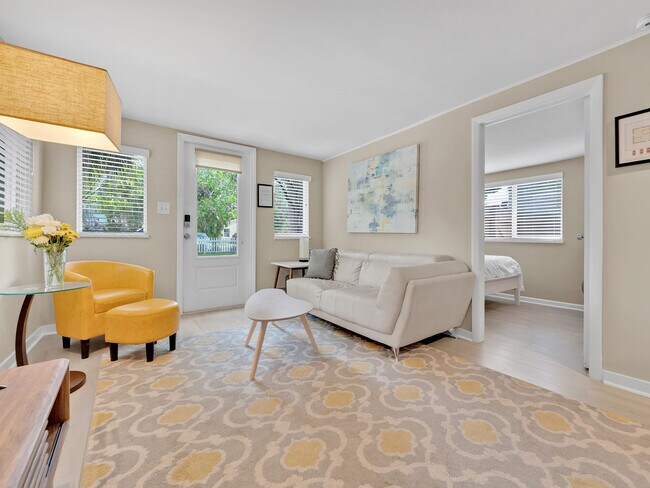 1034 NE 36th St in Oakland Park, FL - Building Photo - Building Photo