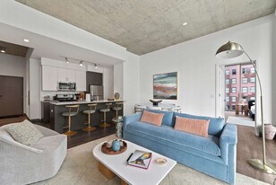 60 E Randolph St in Chicago, IL - Building Photo