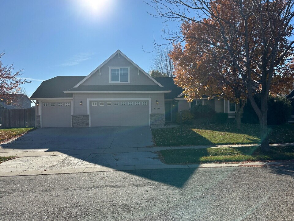 12241 W Foxhaven St in Star, ID - Building Photo