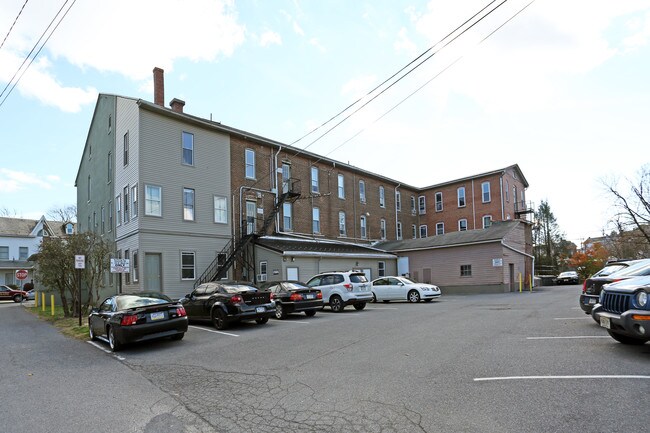 Student Housing/ Commercial Store Front in Kutztown, PA - Building Photo - Building Photo