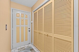 5537 Sea Forest Dr in New Port Richey, FL - Foto de edificio - Building Photo