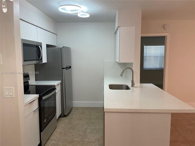 774 NW 103rd Terrace in Pembroke Pines, FL - Building Photo - Building Photo
