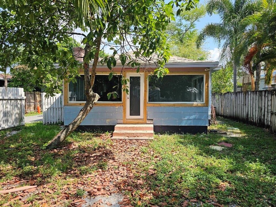 805 SW 4th St in Fort Lauderdale, FL - Building Photo