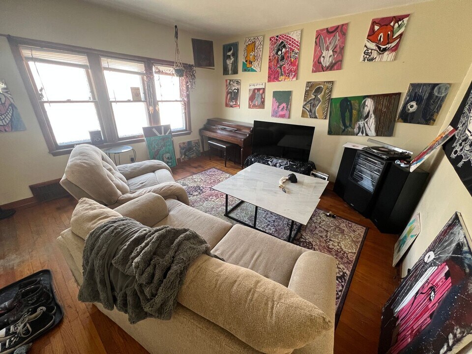 2604-04A N Pierce St-Unit -Lower in Milwaukee, WI - Building Photo