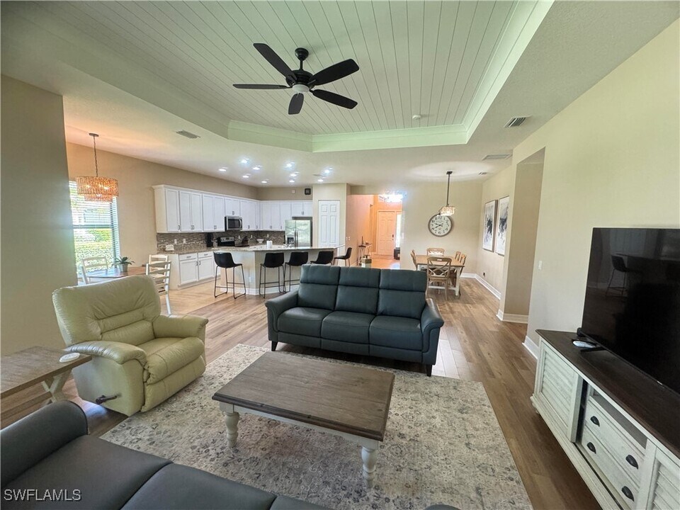 10253 Gulfstone Ct in Ft. Myers, FL - Building Photo