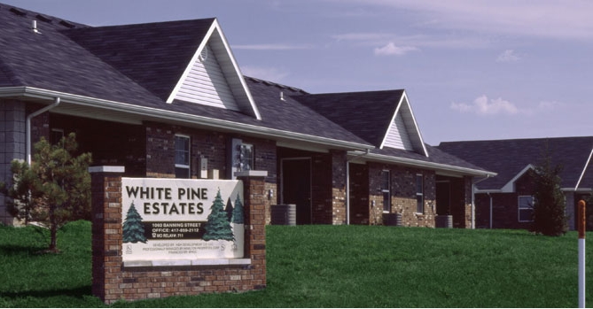 White Pine Estates in Marshfield, MO - Building Photo