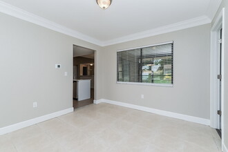 11321 Pond Ct in Port Richey, FL - Building Photo - Building Photo