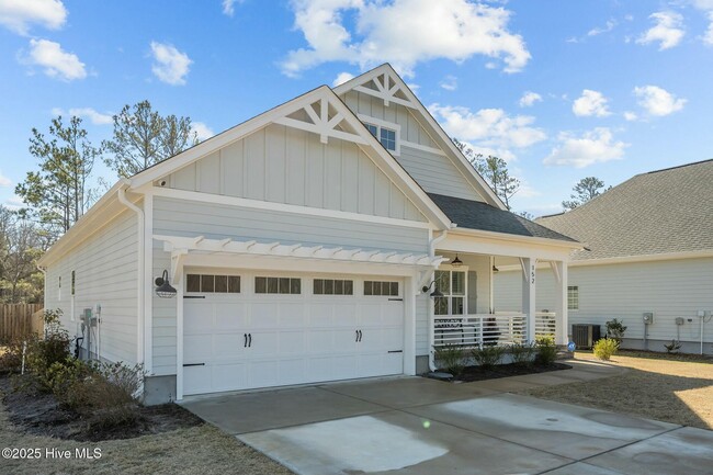 152 Streambed Wy in Hampstead, NC - Building Photo - Building Photo