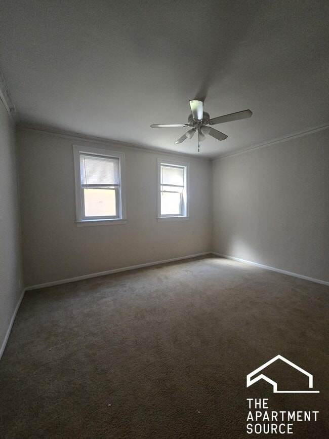 property at 1961 W Foster Ave