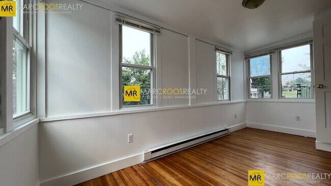 11 Chetwynd Rd in Somerville, MA - Building Photo - Building Photo