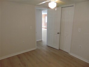 19325 SE 92nd St in Ocklawaha, FL - Foto de edificio - Building Photo