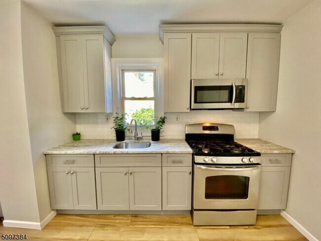 79 Spruce St in Bloomfield, NJ - Building Photo - Building Photo