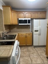 5201 NW 7th St, Unit 209 WEST in Miami, FL - Foto de edificio - Building Photo