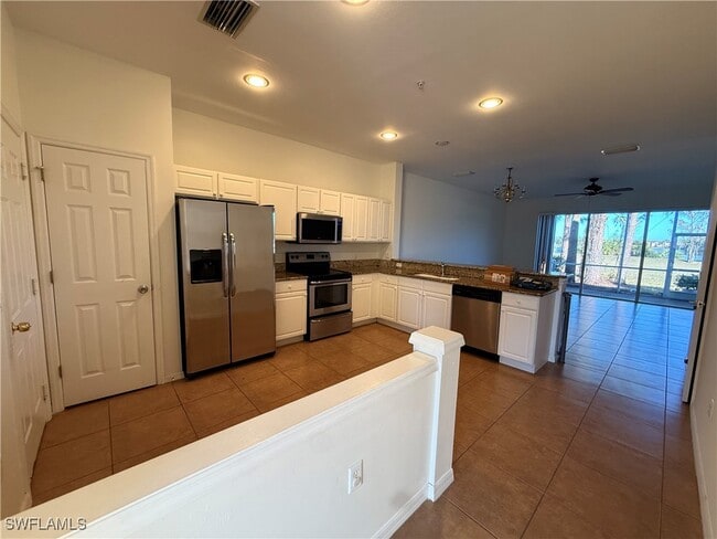 property at 860 Hampton Cir