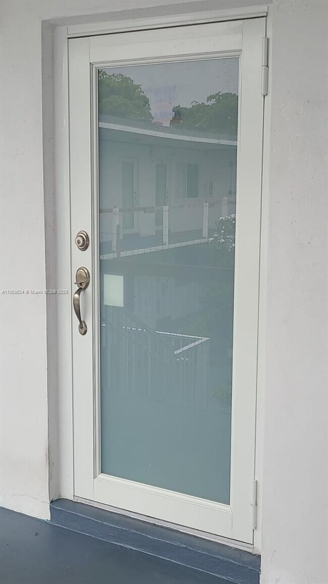 1715 Wiley St in Hollywood, FL - Building Photo - Building Photo