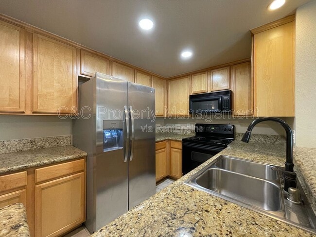 property at 4013 Oakcrest Dr