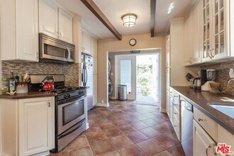 3226 Hutchison Ave in Los Angeles, CA - Building Photo - Building Photo