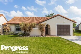 6 Capitol Ct in Deerfield Beach, FL - Building Photo