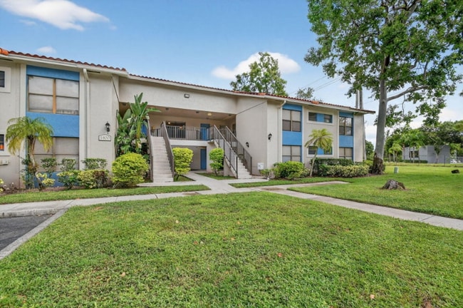 1701 Balfour Point Dr in Royal Palm Beach, FL - Foto de edificio - Building Photo