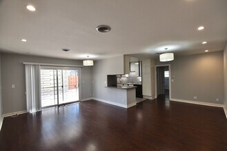 11204 Peach Grove St in Los Angeles, CA - Foto de edificio - Building Photo