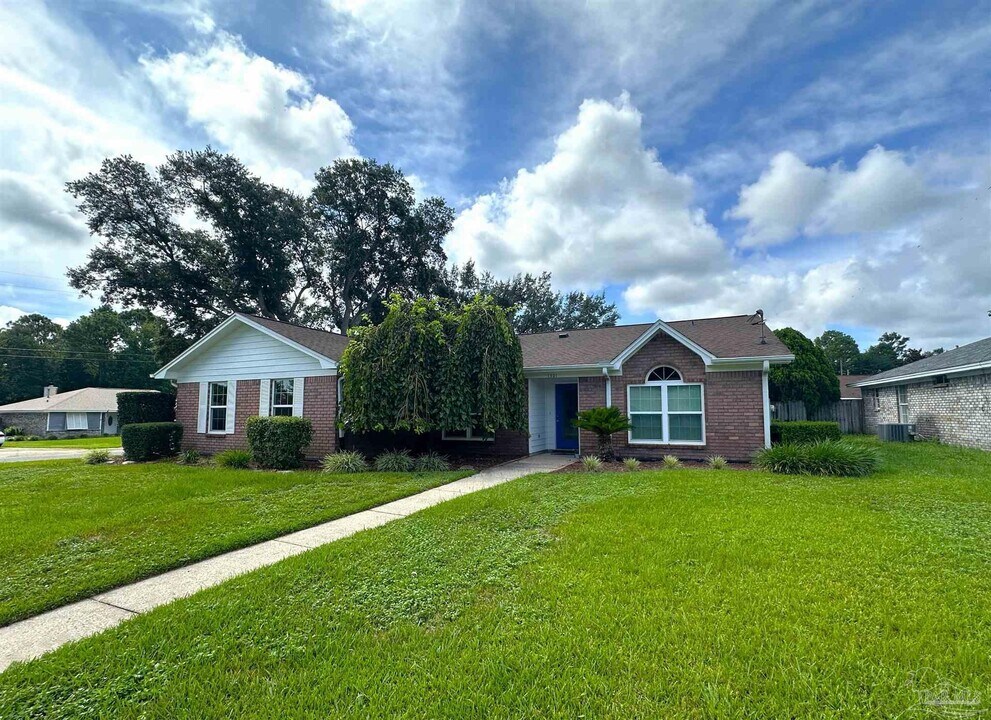 1301 Little Creek Cir in Pensacola, FL - Building Photo