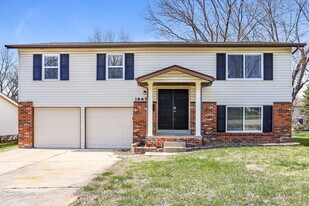1865 Battlefield Dr in Florissant, MO - Building Photo