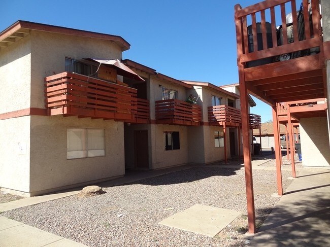750 E Main St in Mesa, AZ - Foto de edificio - Building Photo