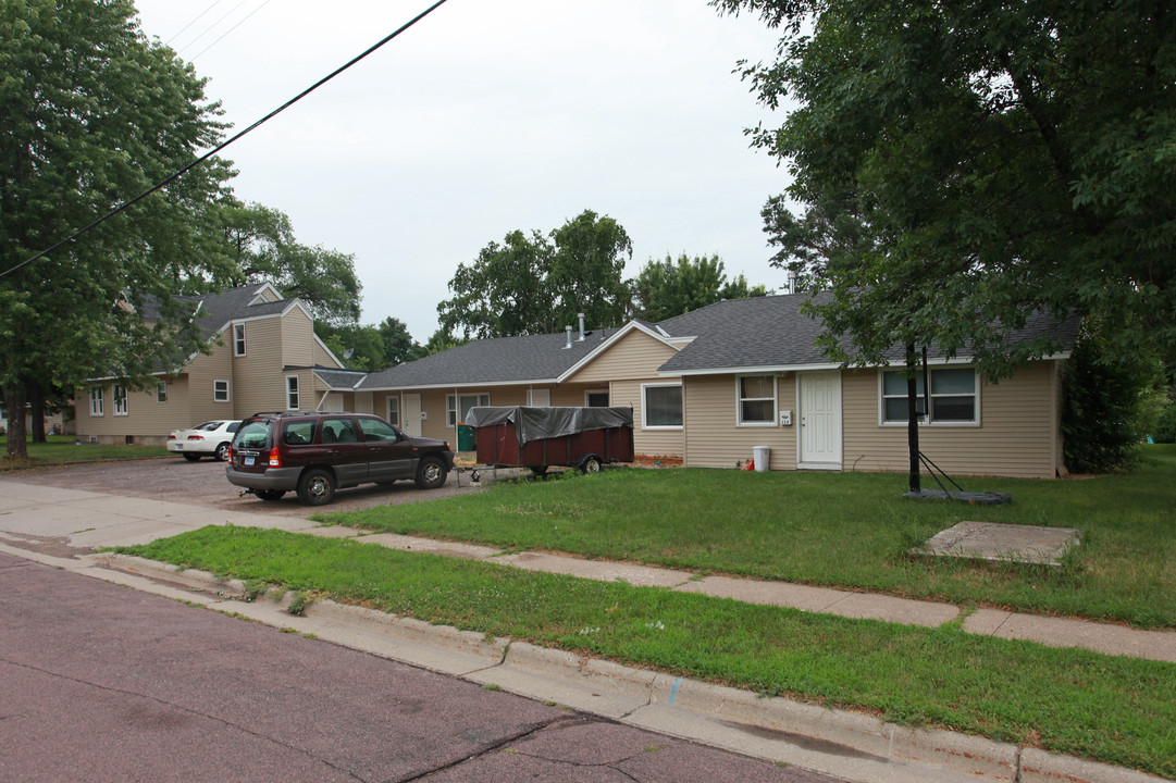 600 2nd Ave NW in Osseo, MN - Building Photo