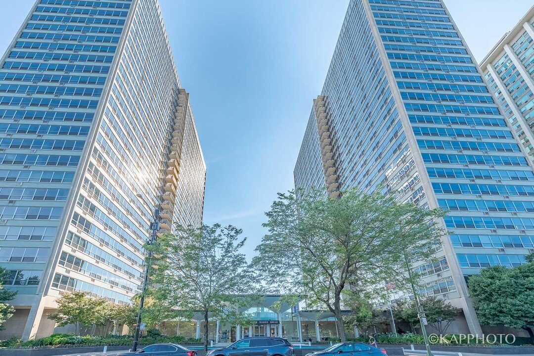 3550 N Lake Shore Dr in Chicago, IL - Foto de edificio